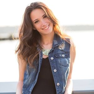 Meet your Posher, Alexis